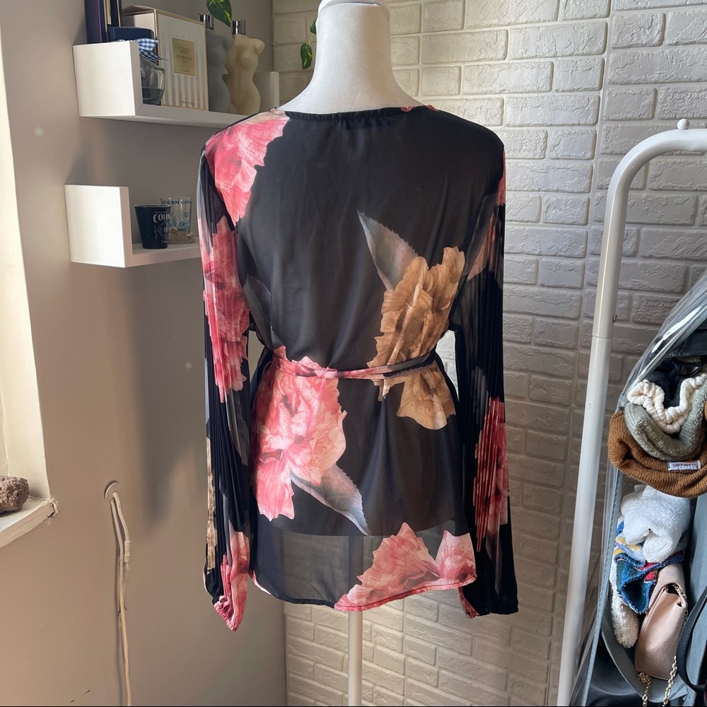 Floral Top - Picture 4 of 5